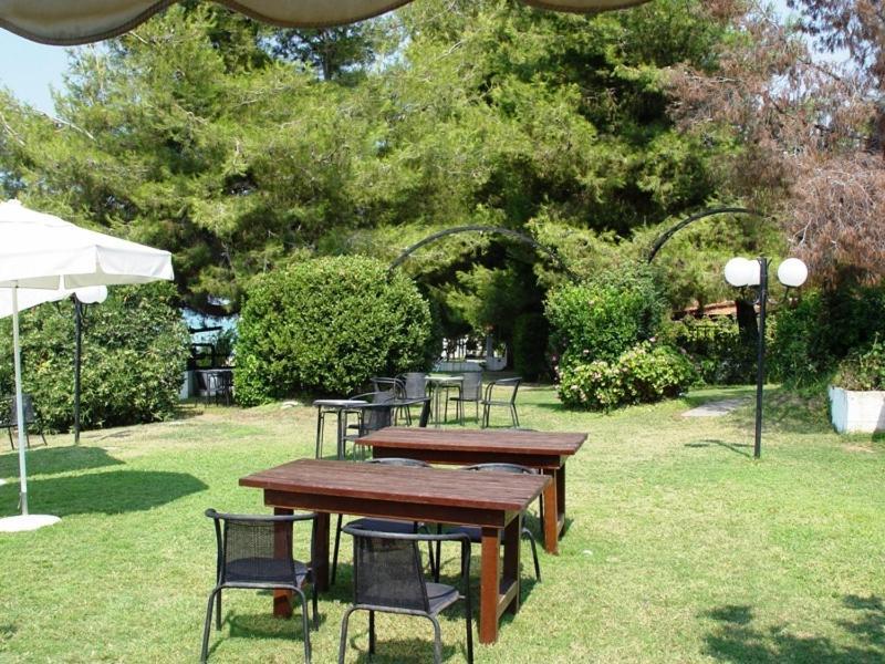 Para Thin Alos Inn Neos Marmaras Bagian luar foto