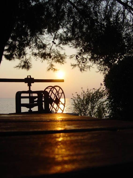 Para Thin Alos Inn Neos Marmaras Bagian luar foto