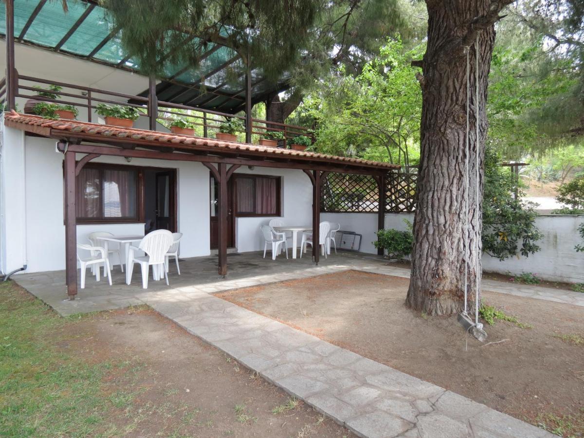 Para Thin Alos Inn Neos Marmaras Bagian luar foto