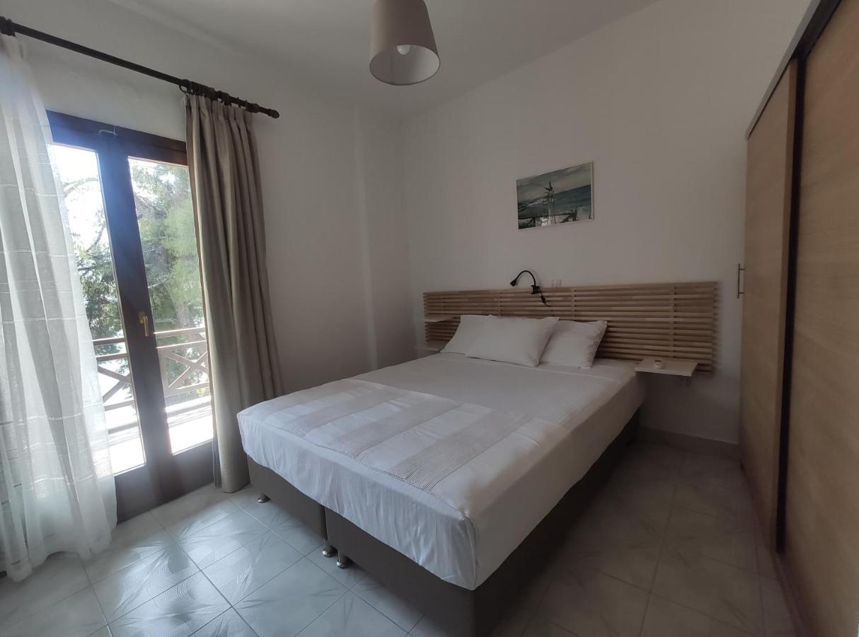 Para Thin Alos Inn Neos Marmaras Bagian luar foto