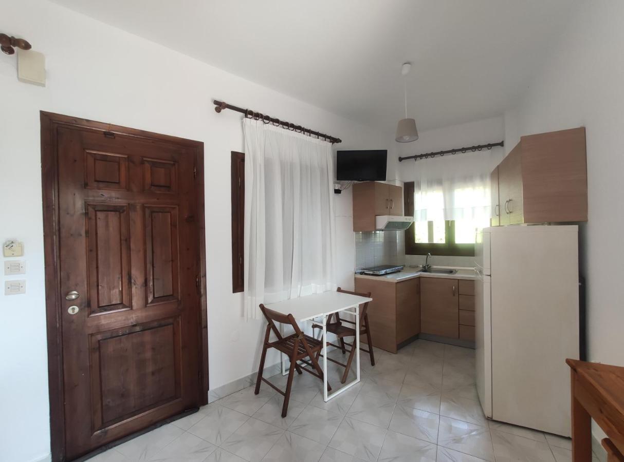 Para Thin Alos Inn Neos Marmaras Bagian luar foto