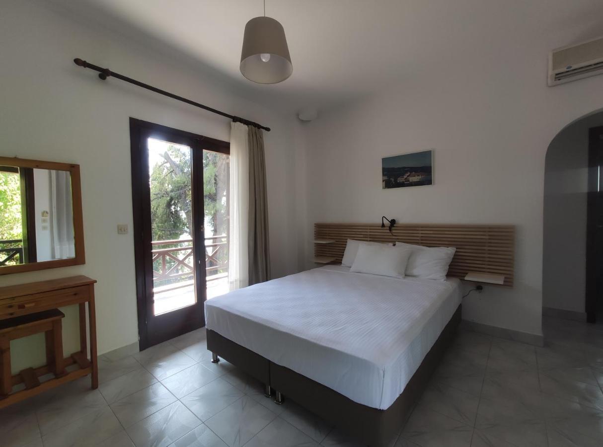 Para Thin Alos Inn Neos Marmaras Bagian luar foto