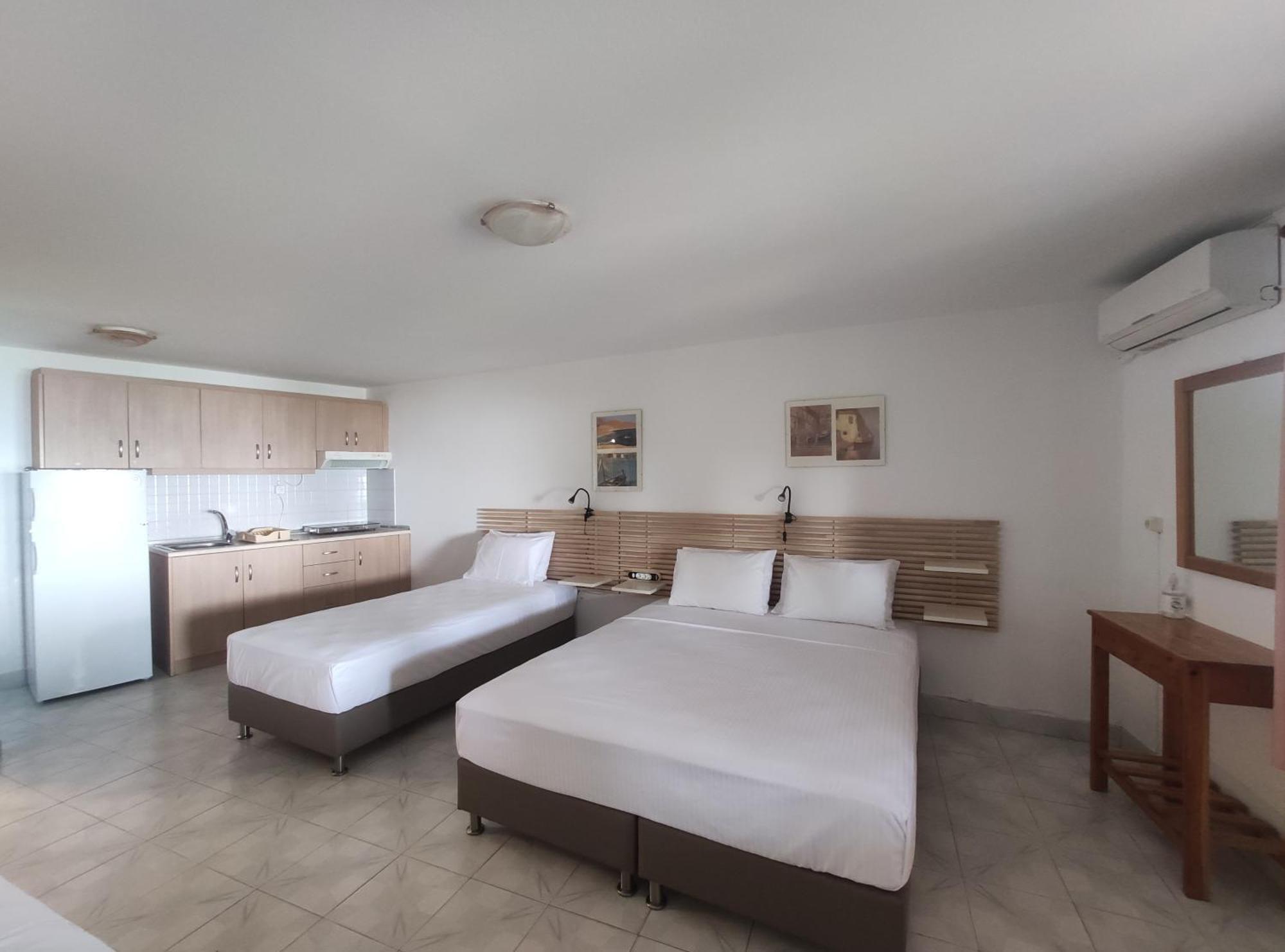 Para Thin Alos Inn Neos Marmaras Bagian luar foto