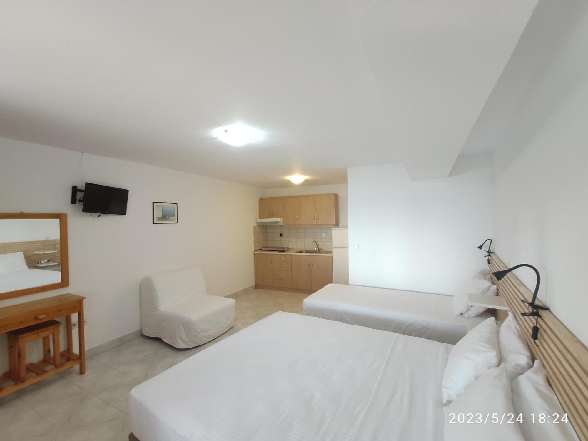 Para Thin Alos Inn Neos Marmaras Bagian luar foto