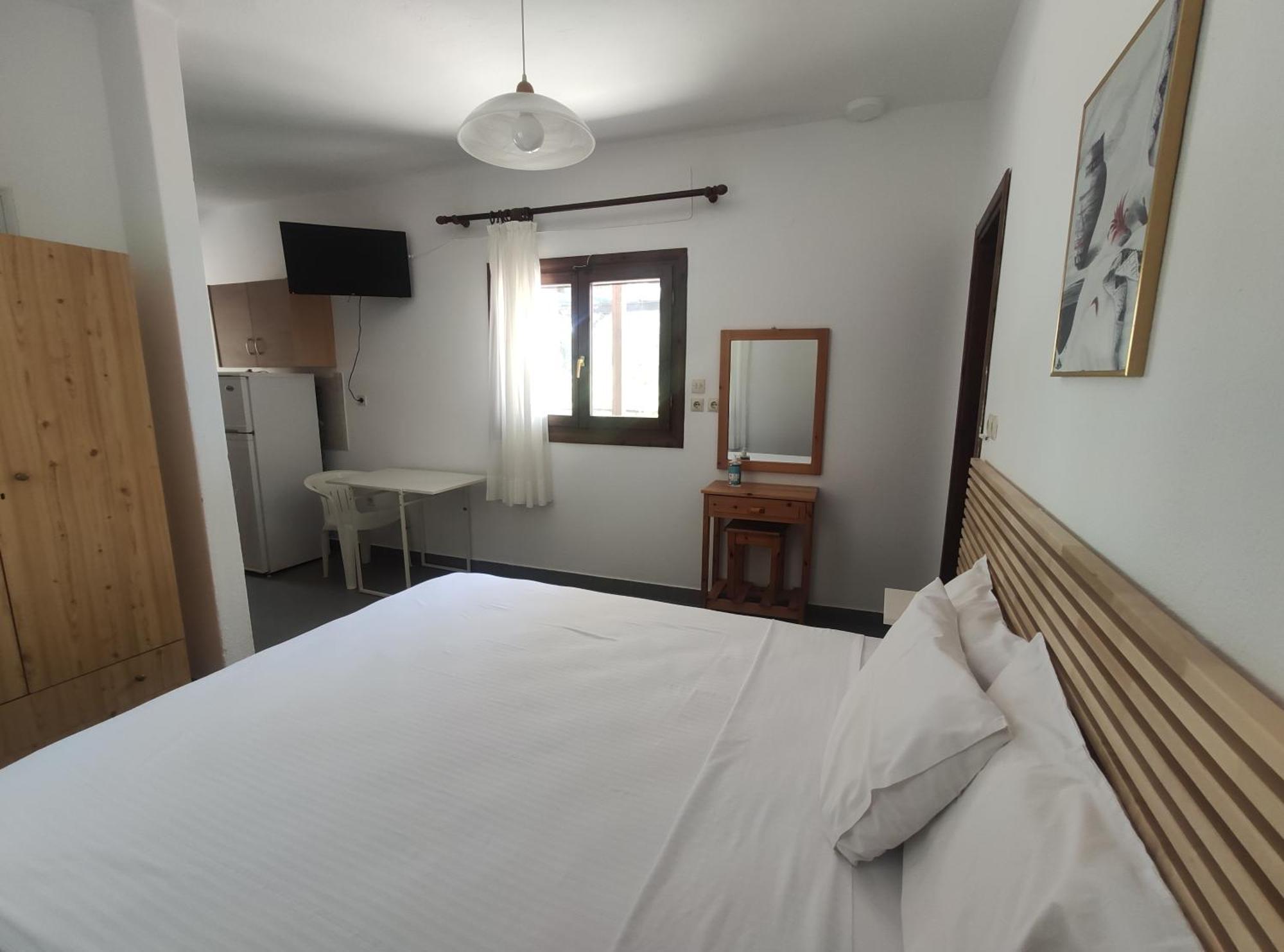 Para Thin Alos Inn Neos Marmaras Bagian luar foto