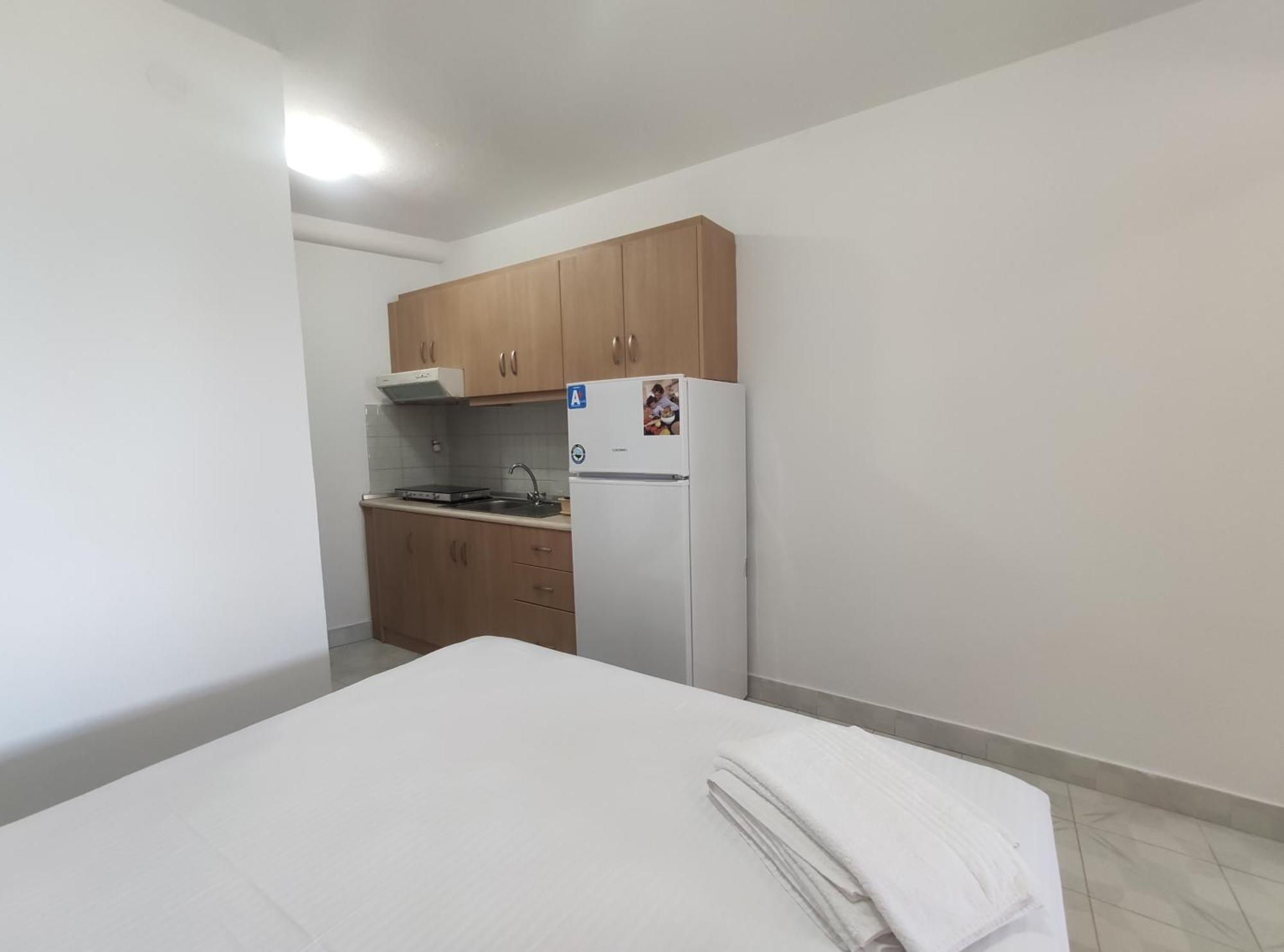 Para Thin Alos Inn Neos Marmaras Bagian luar foto
