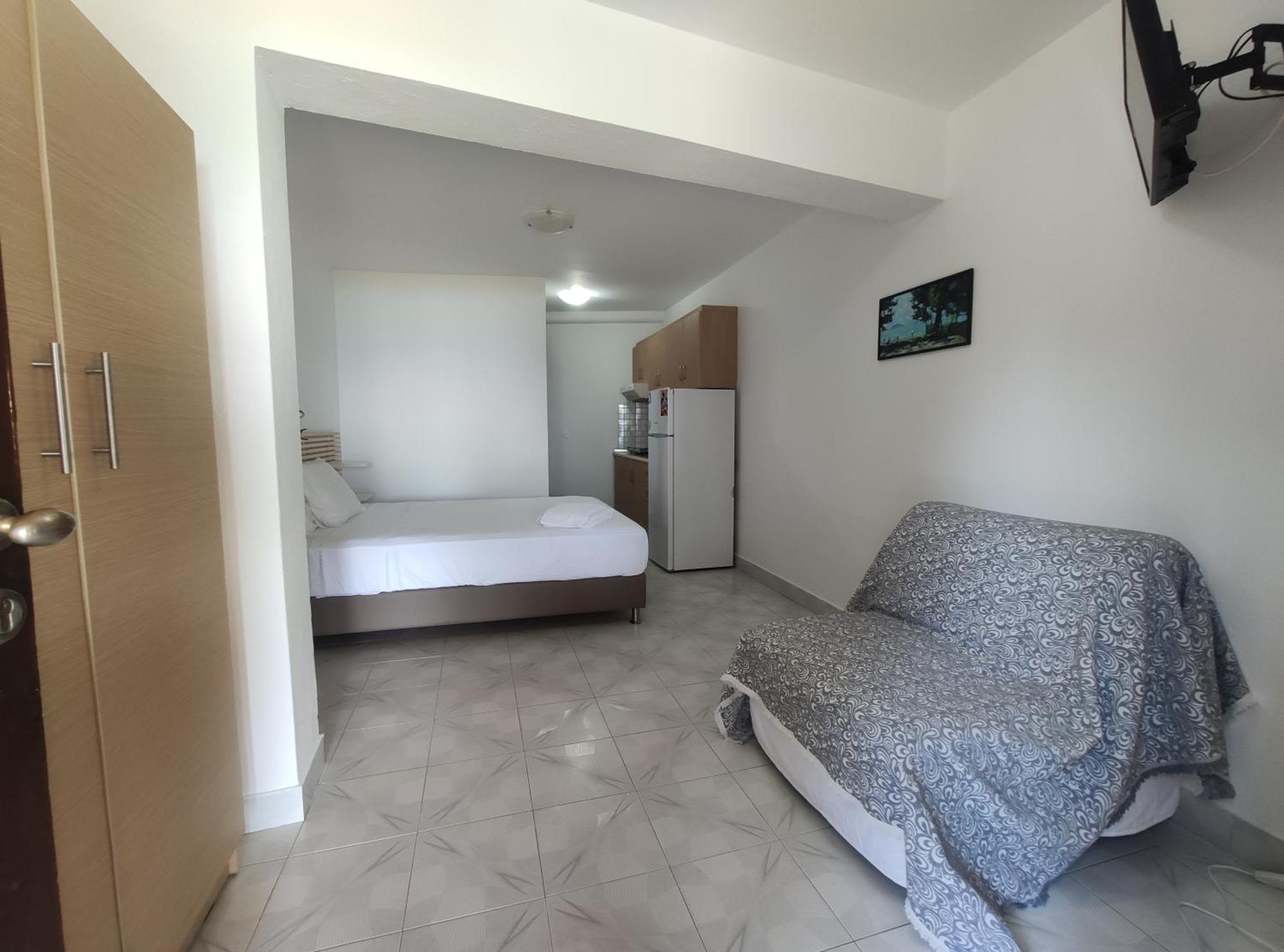 Para Thin Alos Inn Neos Marmaras Bagian luar foto