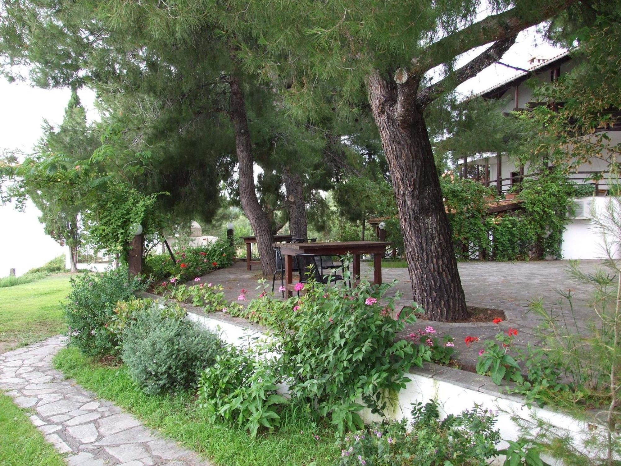 Para Thin Alos Inn Neos Marmaras Bagian luar foto